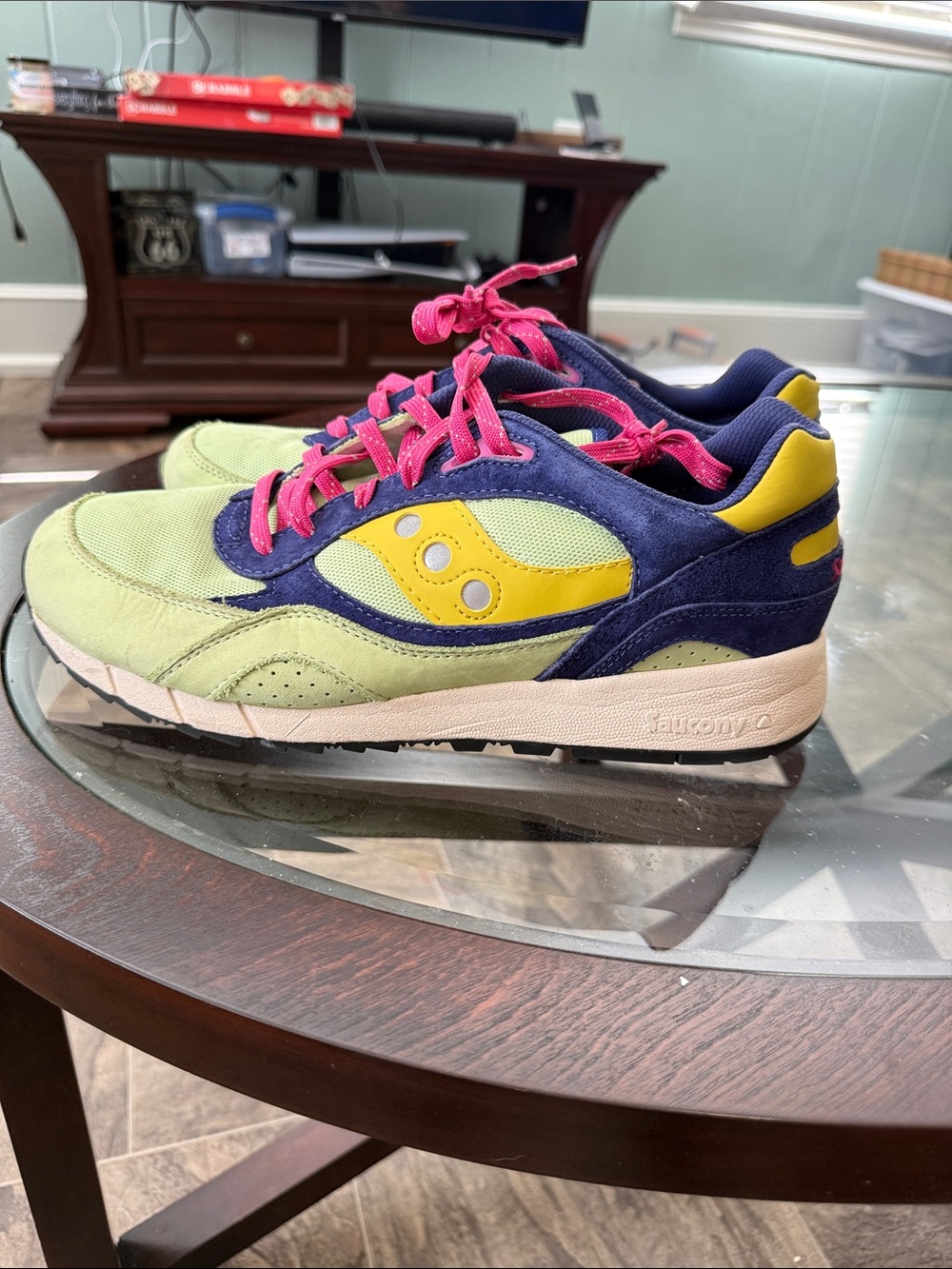 Saucony Men's Green, Navy & Yellow Sneakers with Pink Laces - Picture 3 of 5